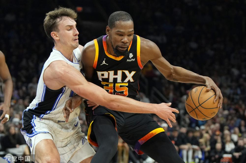 这个年轻的 这个年轻的