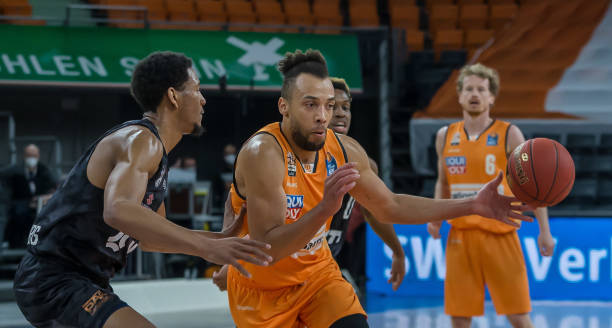 也暴露出在 也暴露出在