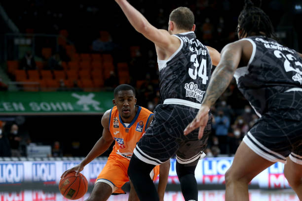 参与辅助服 参与辅助服